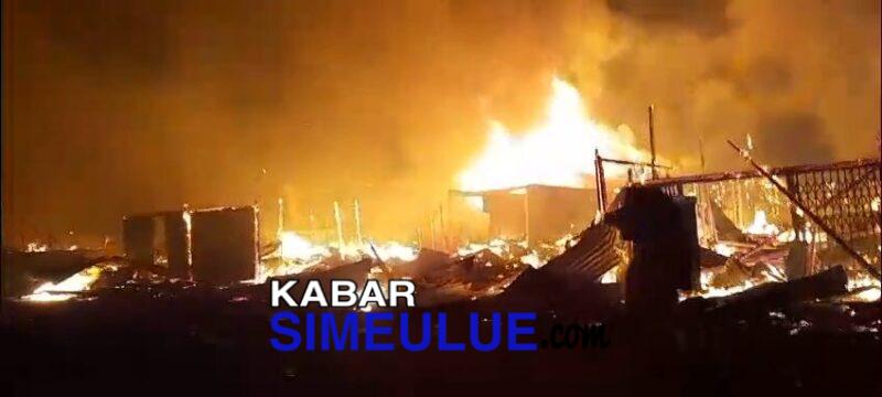 Pasar Kampung Air sedang terbakar