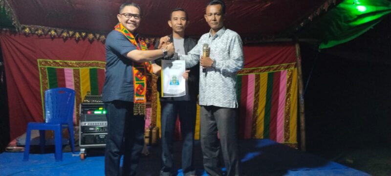 Ihya Ulumuddin menerima proposal pembangunan objek wisata di acara halal bin halal Pemerintah Desa Sigulai