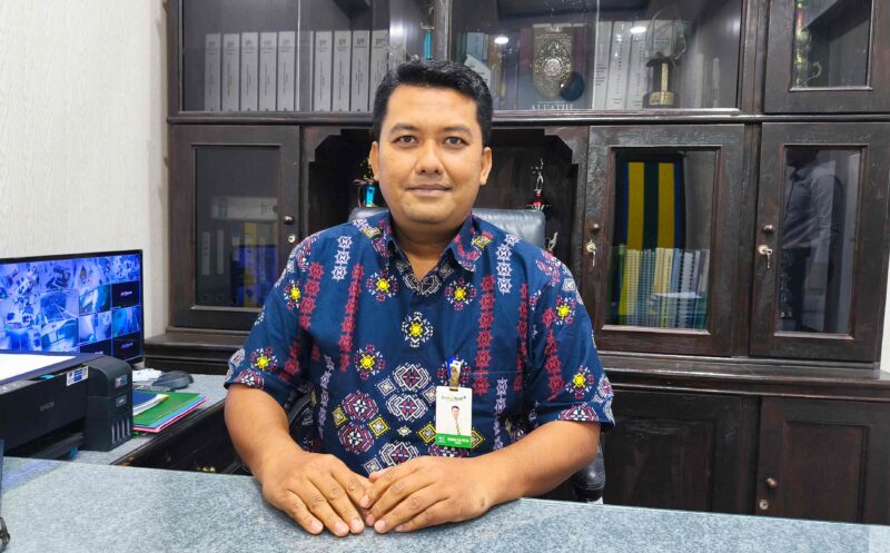 Pemimpin Cabang Bank Aceh Syariah Sinabang Hendra Eka Putra