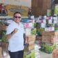 Ihya Ulumuddin, SP., MH, saat membagikan bantuan di Tribun Pendopo Bupati Simeulue